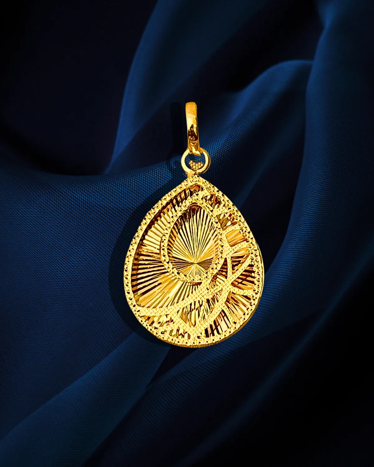 22 KT Gold Designer Engraved Pendant (D86)