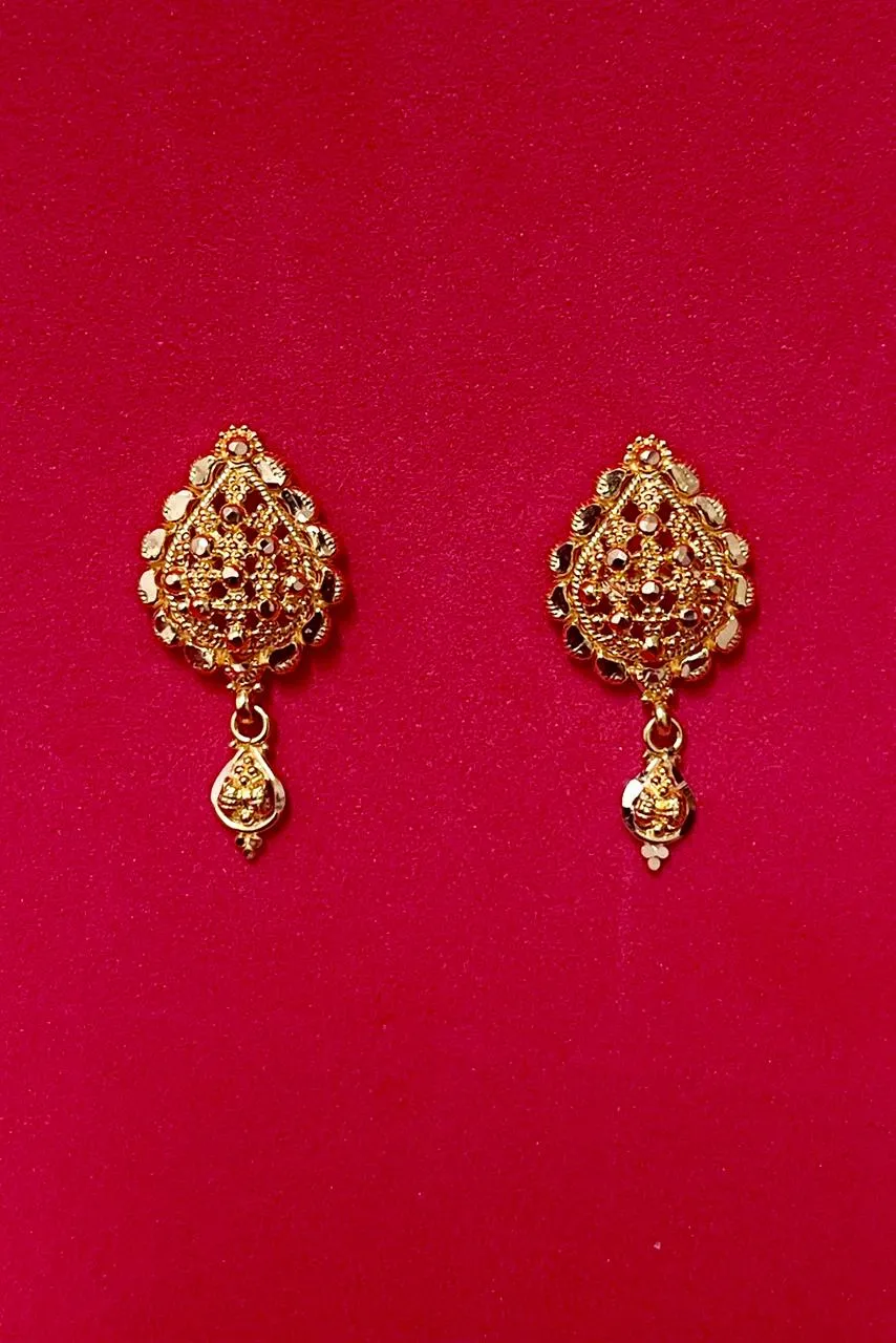 22 KT Gold Designer Engraved Pendant Set (D103)