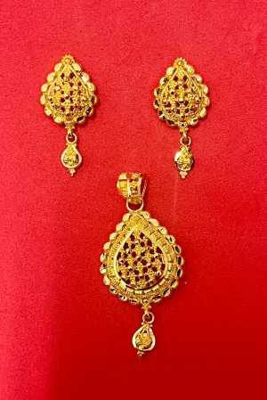 22 KT Gold Designer Engraved Pendant Set (D103)